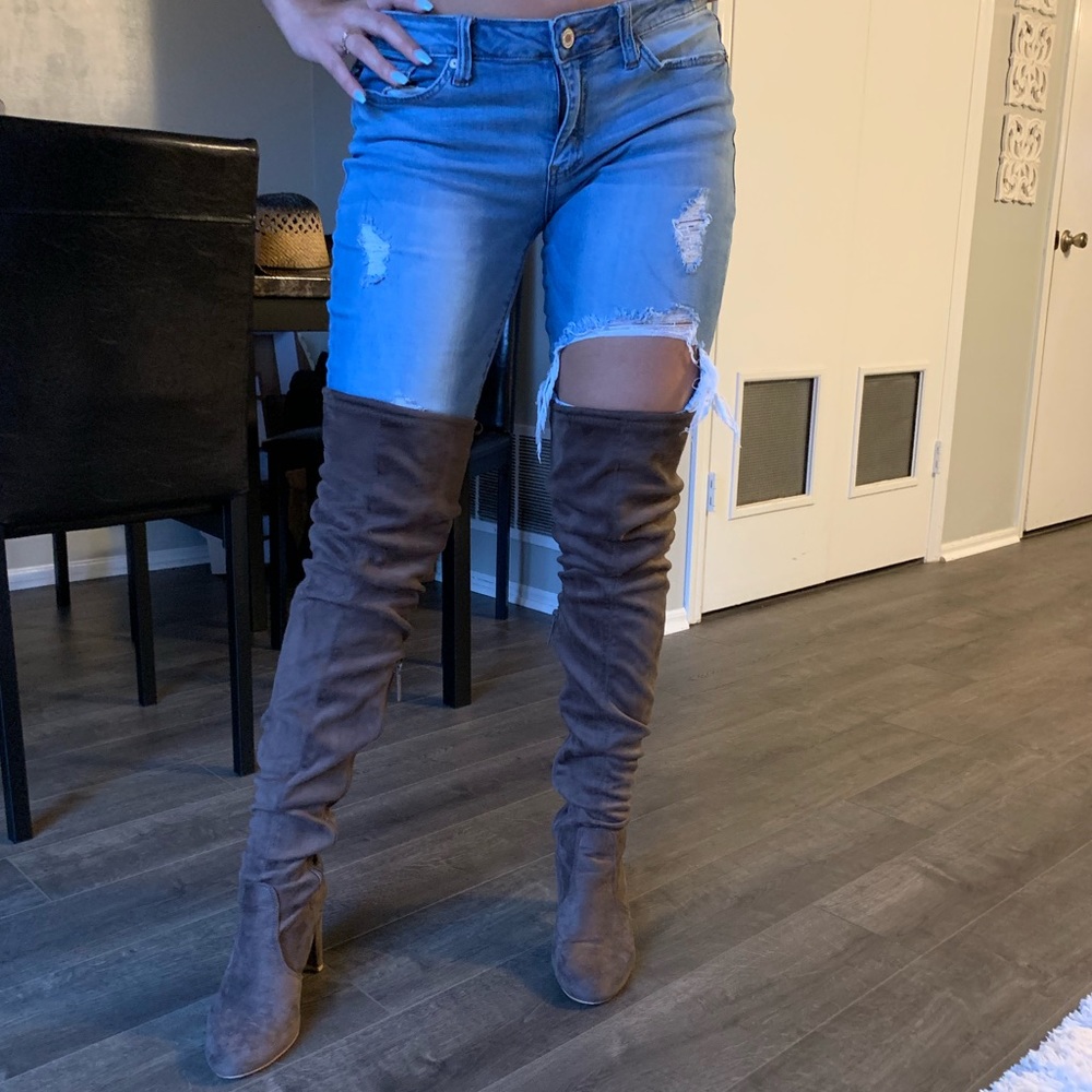 TAN SUEDE KNEE HUGH HEELS BOOTS 8.5